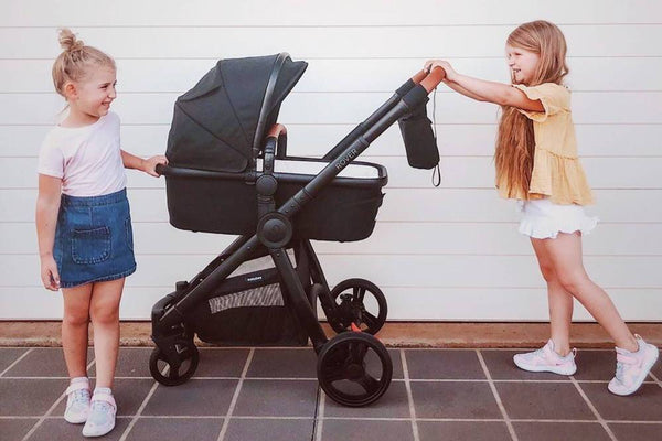Ask Babybee: What’s the difference between a pram, a stroller and a travel system?